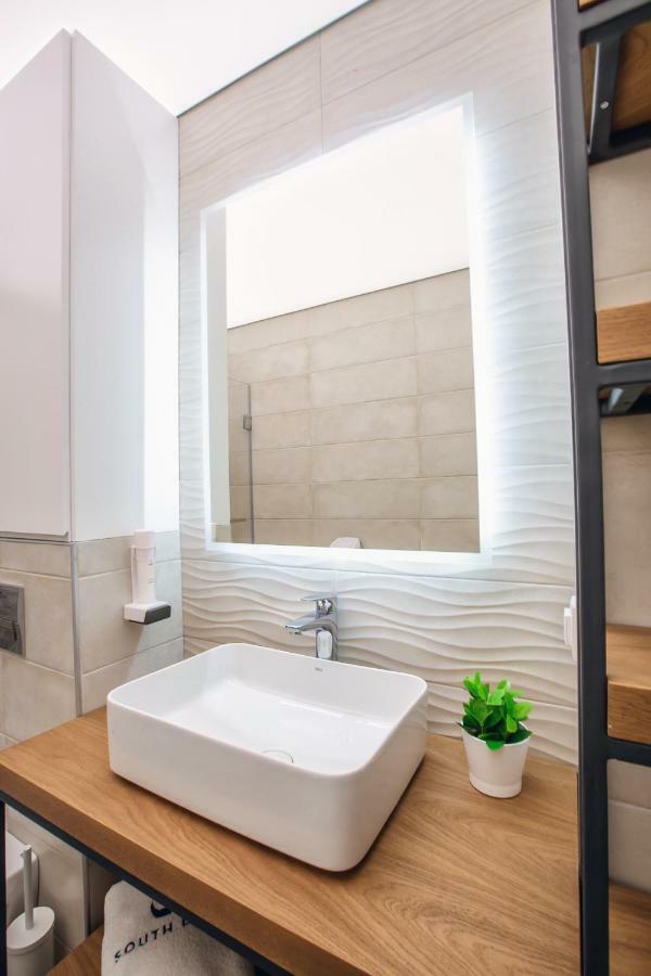 South Place Apartment *